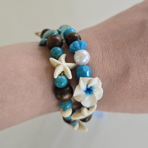 🌴 Luminous Hawaiian Treasures Bracelet Set - Picture 3 of 15
